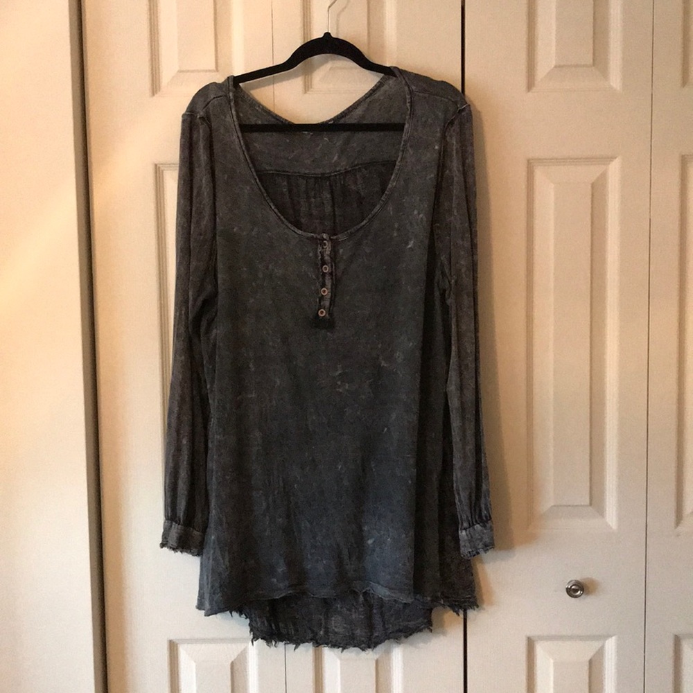 Gimmicks Long Sleeve Tee